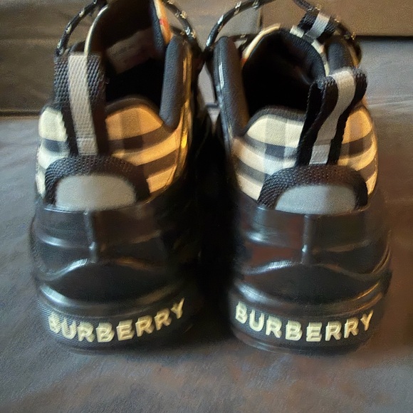 Burberry Arthur ‘Archive Beige Black’ Size 40EU/7MUS - Picture 4 of 10